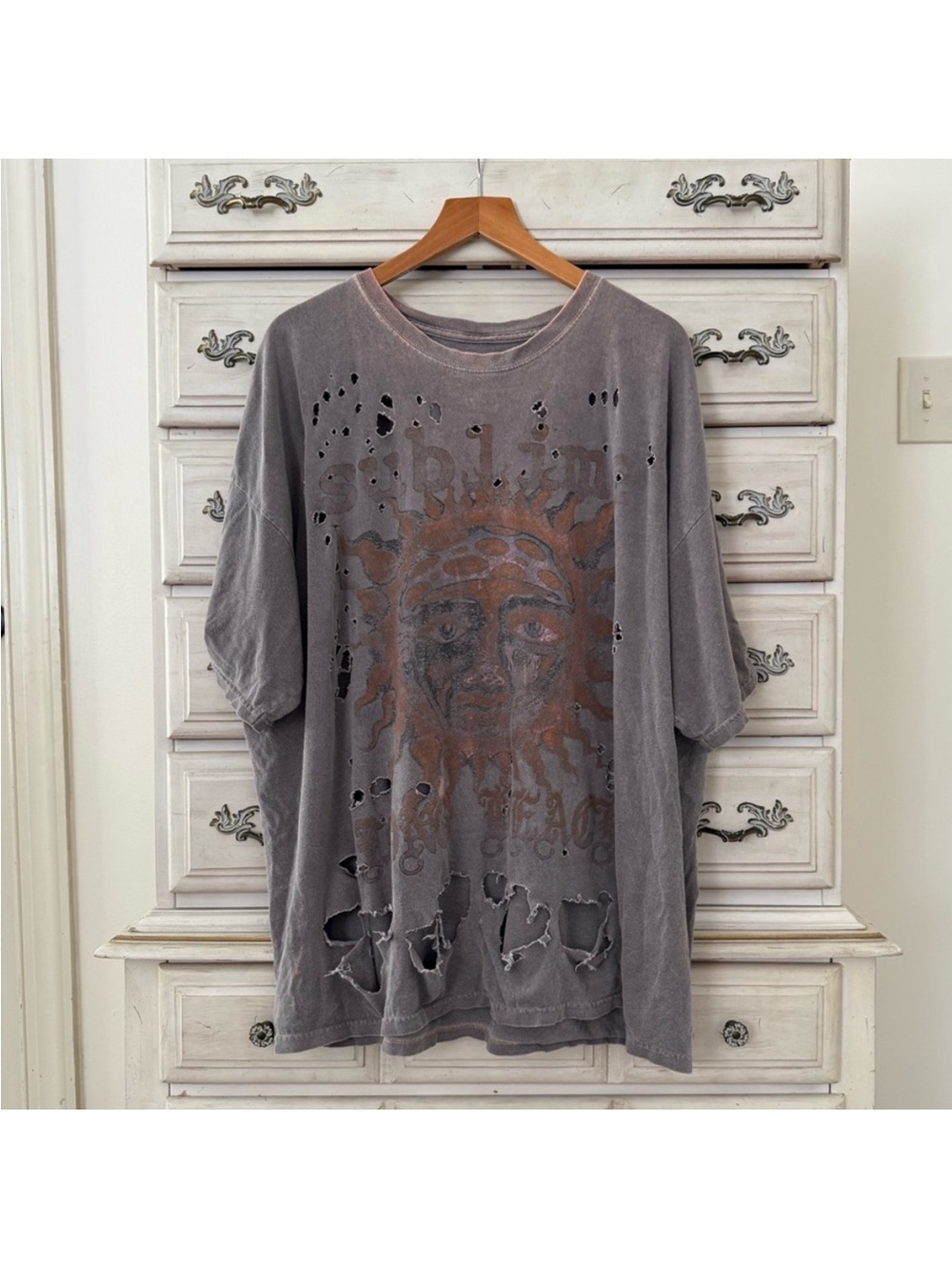 Urban Outfitters Gray Distressed Sun Graphic Tee
